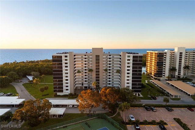 11 Bluebill AVE 905, Naples, FL 34108