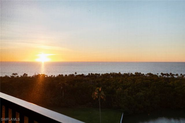 11 Bluebill AVE 905, Naples, FL 34108