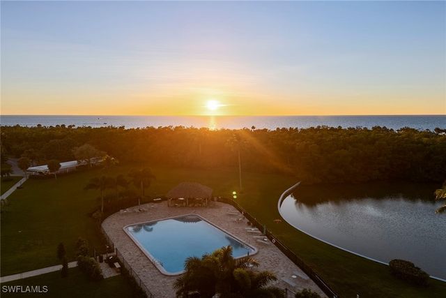 11 Bluebill AVE 905, Naples, FL 34108