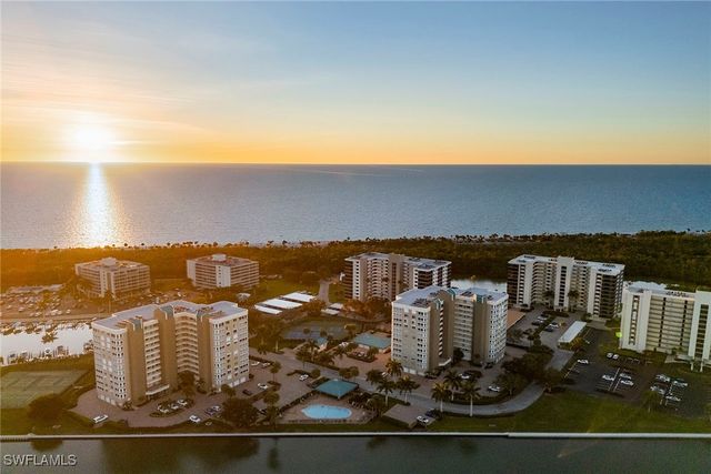 11 Bluebill AVE 905, Naples, FL 34108