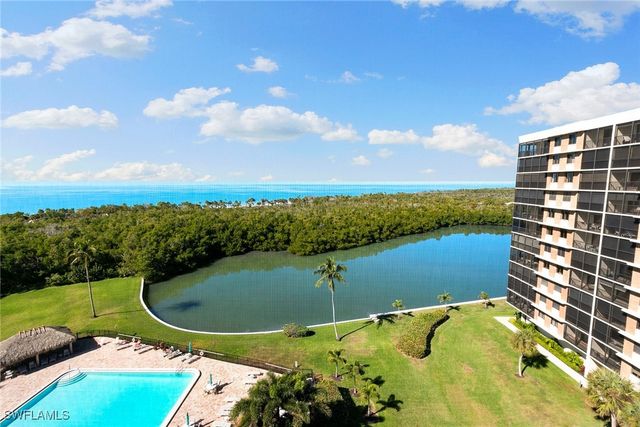 11 Bluebill AVE 905, Naples, FL 34108