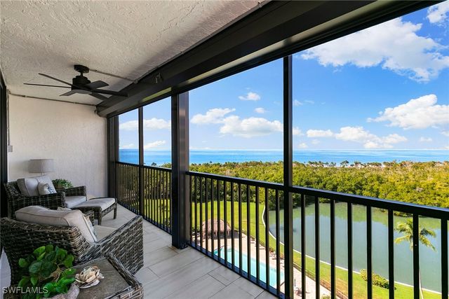 11 Bluebill AVE 905, Naples, FL 34108