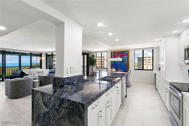 11 Bluebill AVE 905, Naples, FL 34108