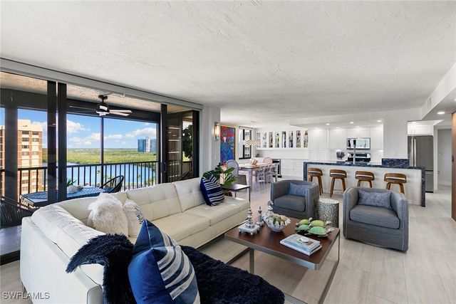 11 Bluebill AVE 905, Naples, FL 34108