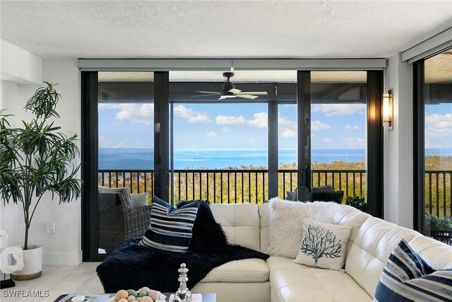 11 Bluebill AVE 905, Naples, FL 34108