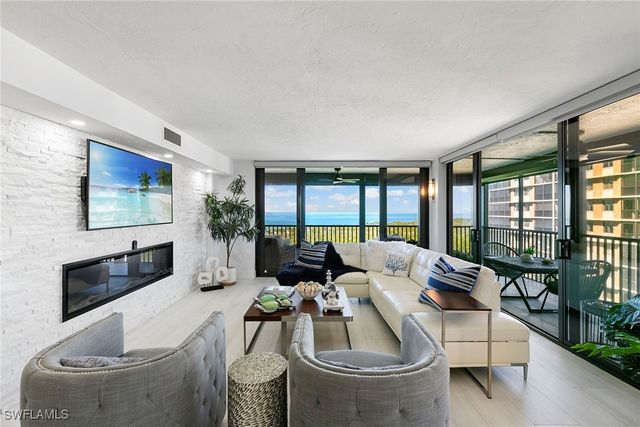 11 Bluebill AVE 905, Naples, FL 34108