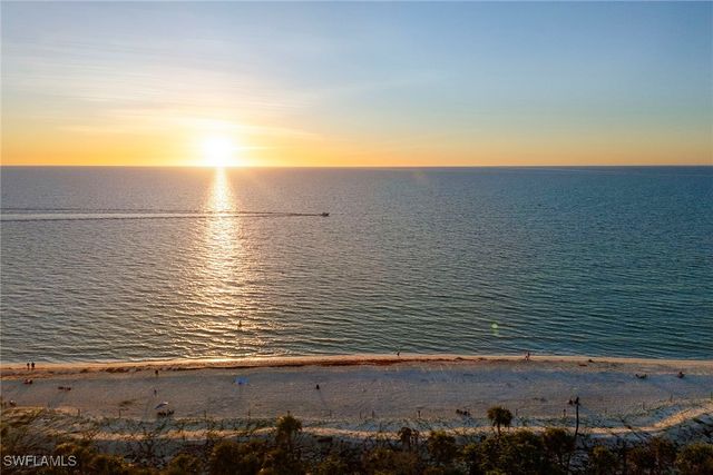 11 Bluebill AVE 905, Naples, FL 34108