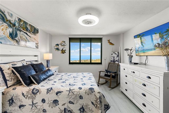 11 Bluebill AVE 905, Naples, FL 34108