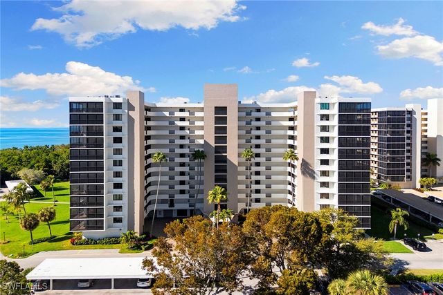 11 Bluebill AVE 905, Naples, FL 34108