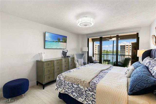 11 Bluebill AVE 905, Naples, FL 34108