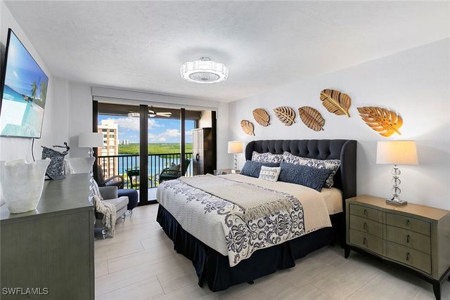 11 Bluebill AVE 905, Naples, FL 34108