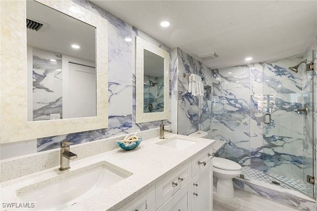 11 Bluebill AVE 905, Naples, FL 34108