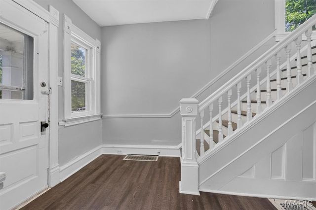 7403 Commonwealth Avenue, St Louis, MO 63143