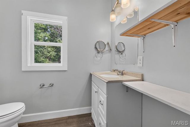7403 Commonwealth Avenue, St Louis, MO 63143