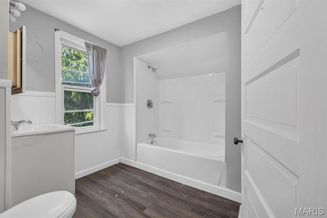 7403 Commonwealth Avenue, St Louis, MO 63143