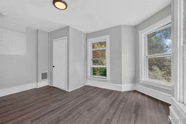 7403 Commonwealth Avenue, St Louis, MO 63143