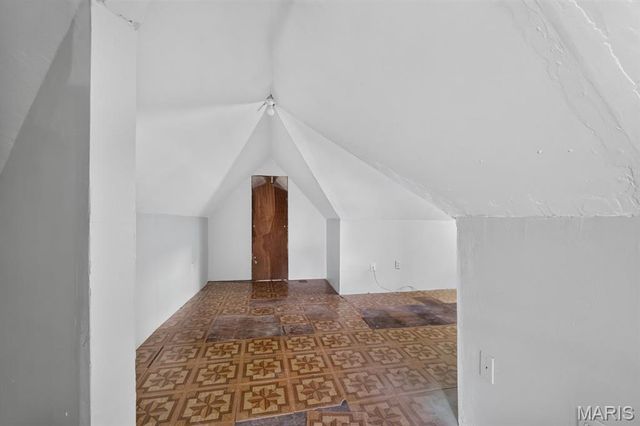 7403 Commonwealth Avenue, St Louis, MO 63143