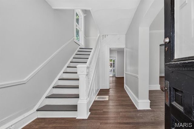 7403 Commonwealth Avenue, St Louis, MO 63143