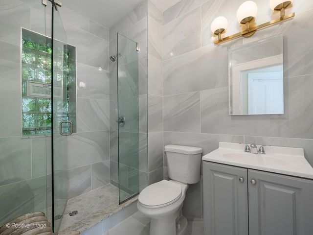 2138 W Cornelia Avenue 1, Chicago, IL 60618