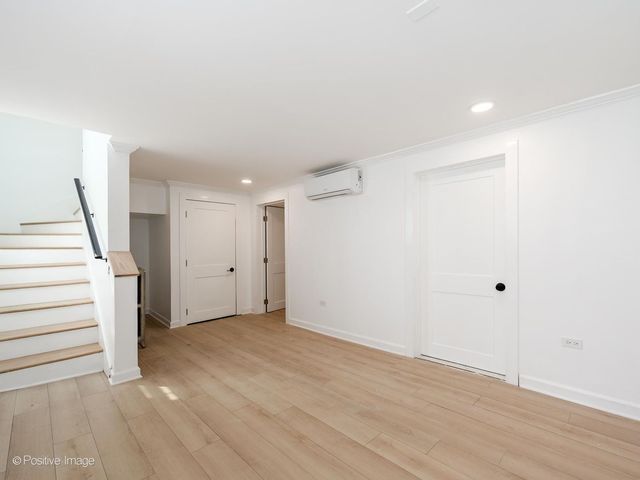 2138 W Cornelia Avenue 1, Chicago, IL 60618