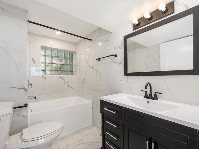 2138 W Cornelia Avenue 1, Chicago, IL 60618