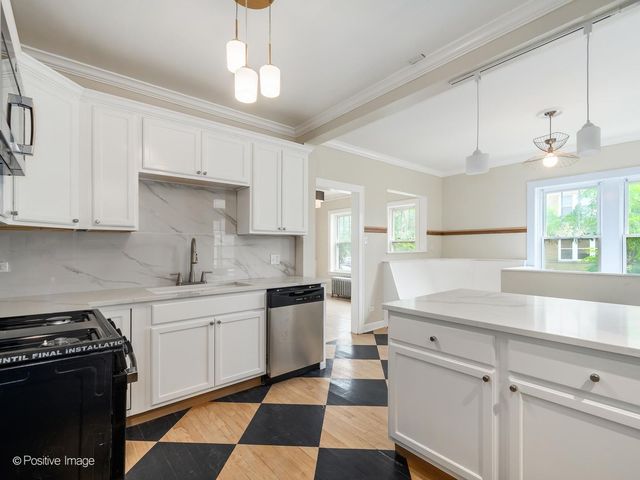 2138 W Cornelia Avenue 1, Chicago, IL 60618