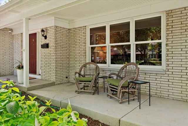 619 Dawes Street, Libertyville, IL 60048