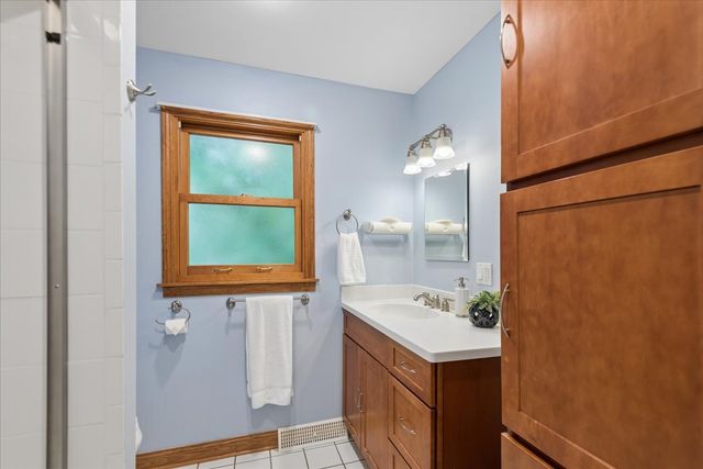 619 Dawes Street, Libertyville, IL 60048