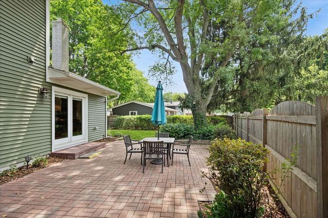 619 Dawes Street, Libertyville, IL 60048