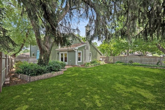 619 Dawes Street, Libertyville, IL 60048