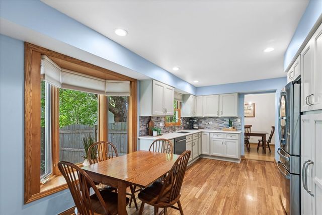 619 Dawes Street, Libertyville, IL 60048