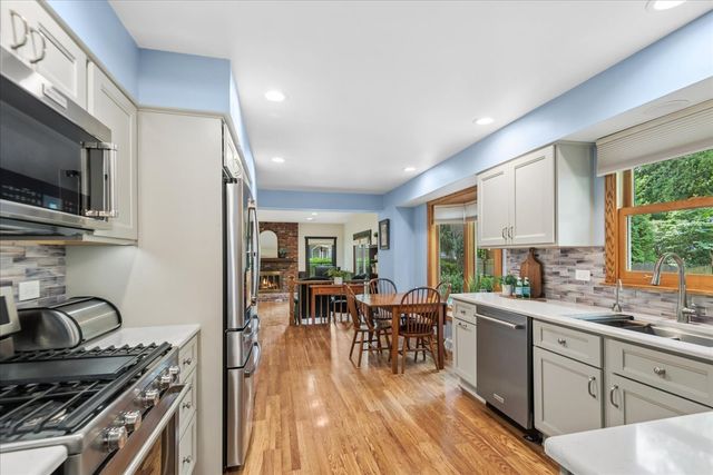 619 Dawes Street, Libertyville, IL 60048