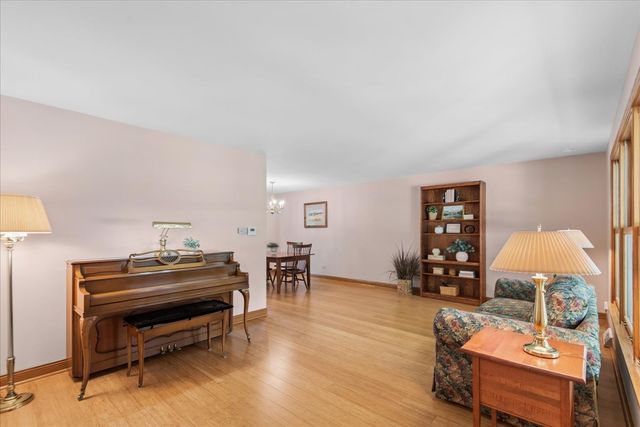 619 Dawes Street, Libertyville, IL 60048