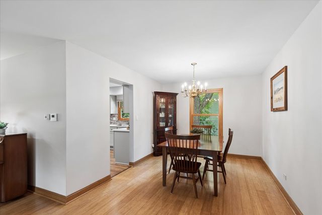 619 Dawes Street, Libertyville, IL 60048