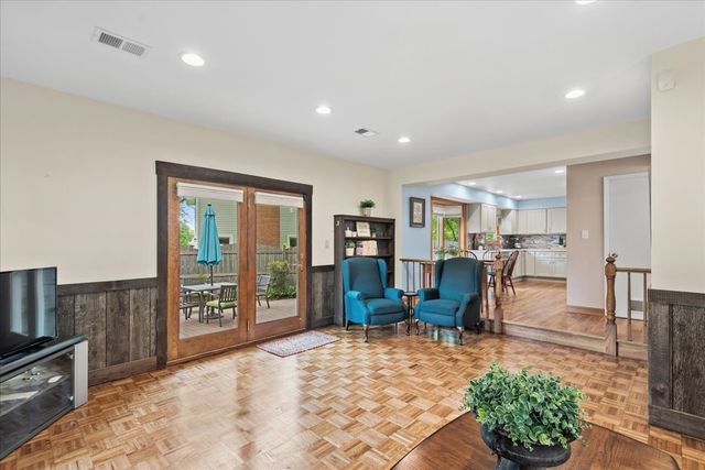 619 Dawes Street, Libertyville, IL 60048