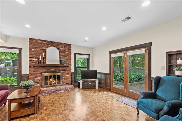 619 Dawes Street, Libertyville, IL 60048