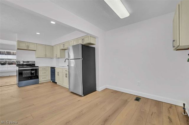 359 Dellwood Road, Avon Lake, OH 44012