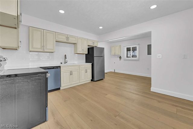 359 Dellwood Road, Avon Lake, OH 44012