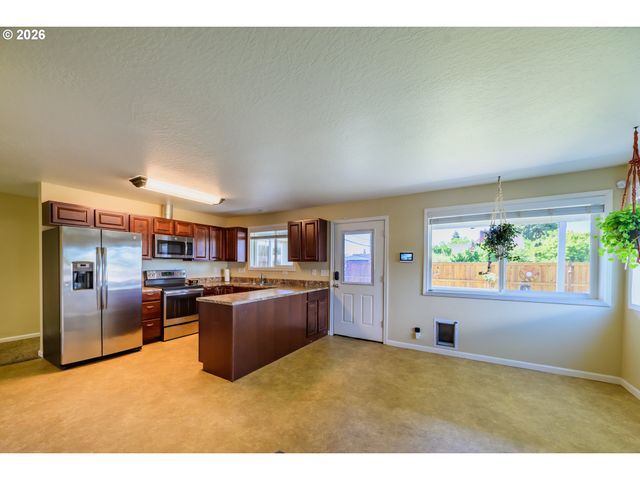 1144 JUNIPER St, Junction City, OR 97448