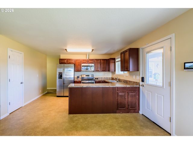1144 JUNIPER St, Junction City, OR 97448