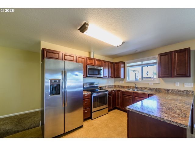 1144 JUNIPER St, Junction City, OR 97448