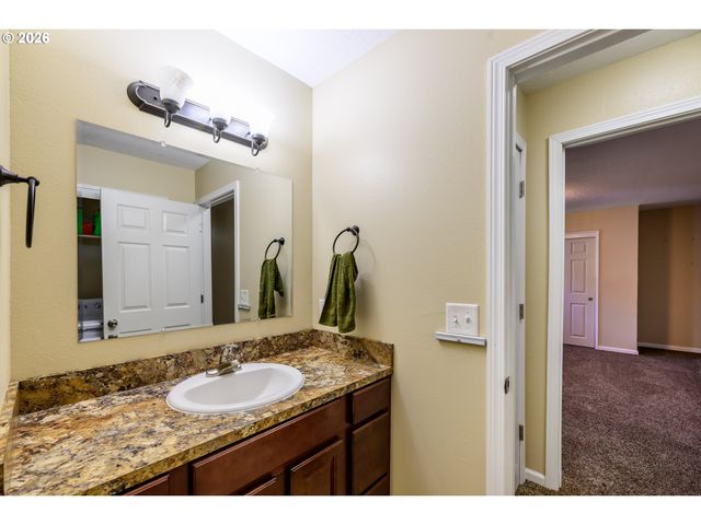 1144 JUNIPER St, Junction City, OR 97448