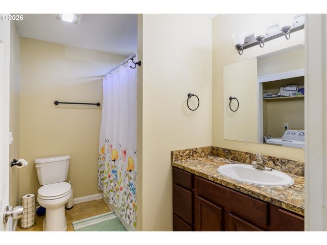 1144 JUNIPER St, Junction City, OR 97448