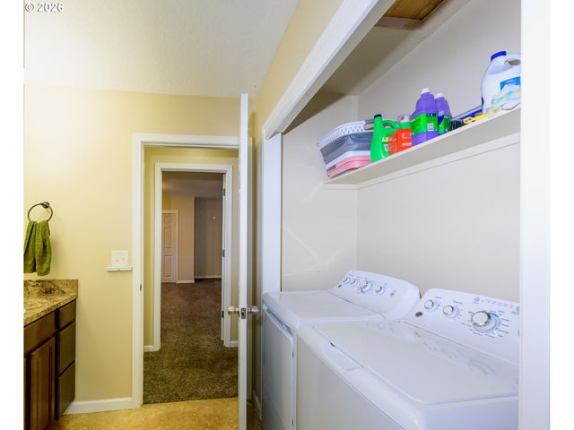 1144 JUNIPER St, Junction City, OR 97448