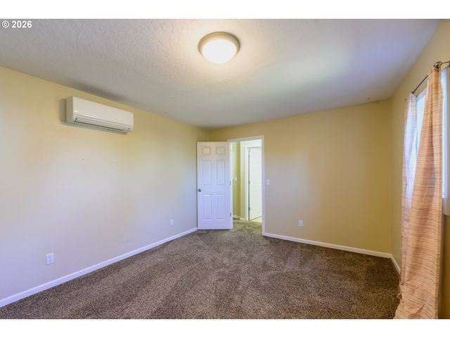 1144 JUNIPER St, Junction City, OR 97448