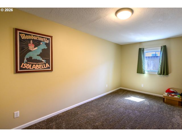 1144 JUNIPER St, Junction City, OR 97448