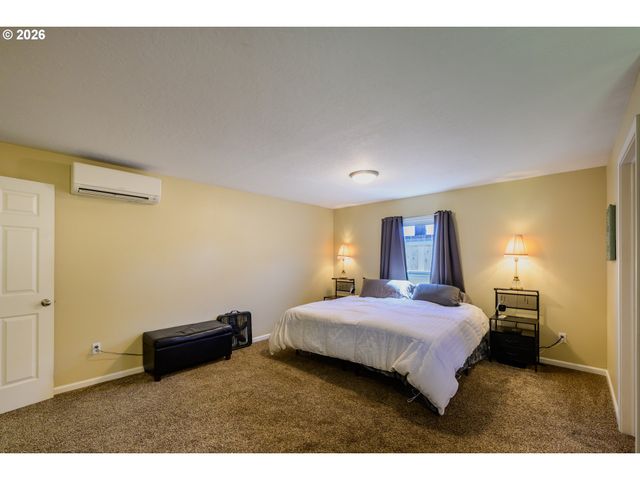 1144 JUNIPER St, Junction City, OR 97448