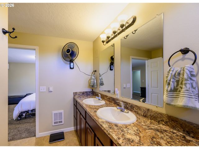 1144 JUNIPER St, Junction City, OR 97448