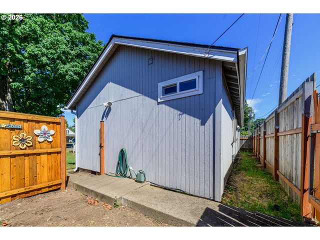 1144 JUNIPER St, Junction City, OR 97448