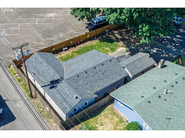 1144 JUNIPER St, Junction City, OR 97448
